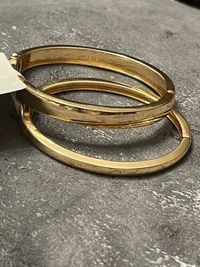 😍SHOW SPECIAL NWT JOE FRESH Hinged Goldtone Bangle Bracelets 1 Thin 1 ThickeR